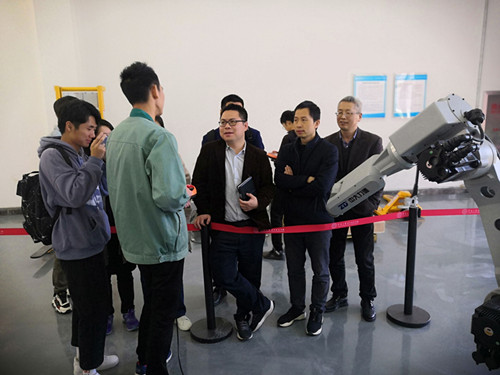 機(jī)械學(xué)院舉辦機(jī)器人操作培訓(xùn)，助力自動化及機(jī)械傳動產(chǎn)品研發(fā)能力提升